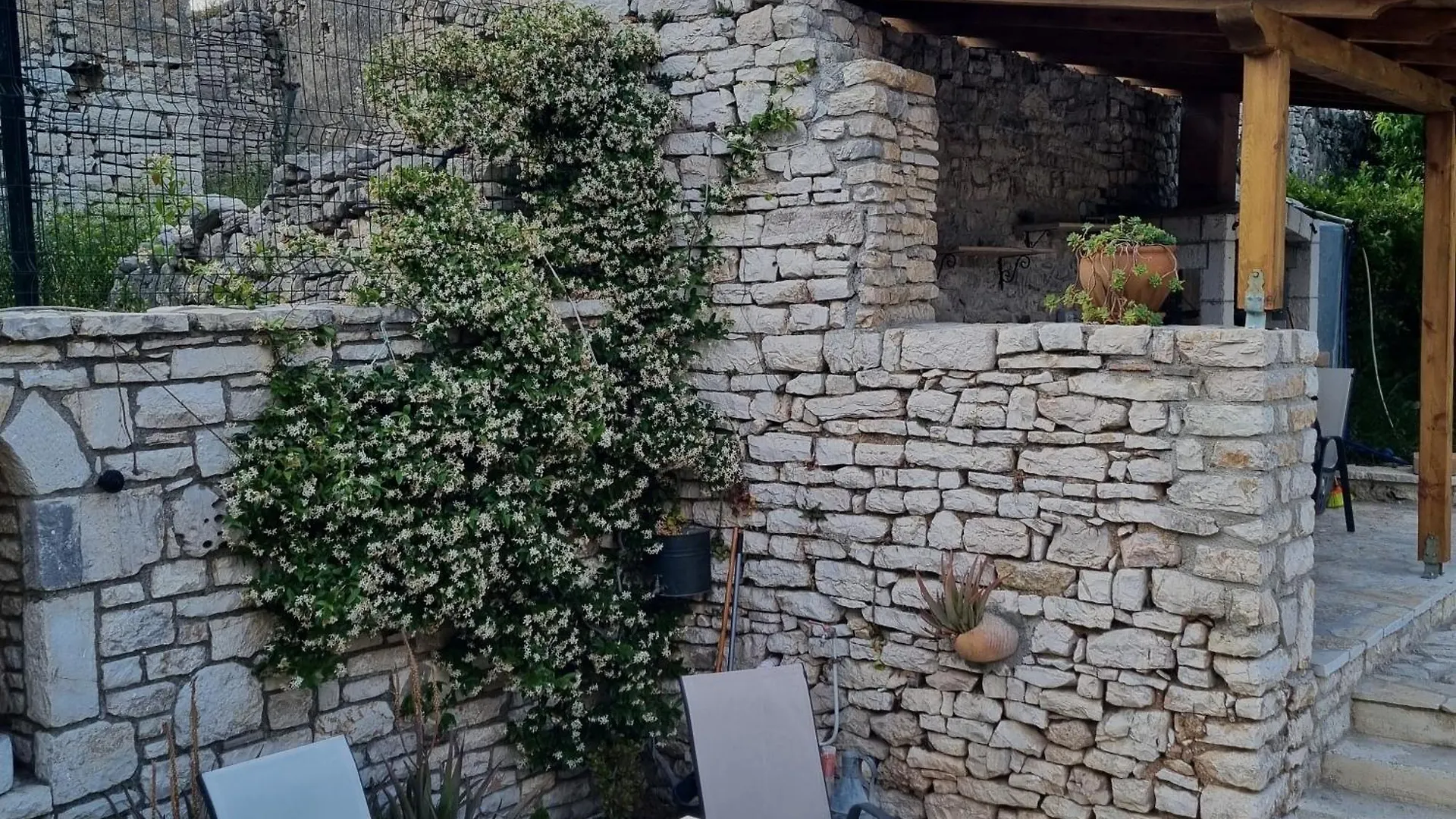 Villa Olive Old Qeparo 0*,  Albanië